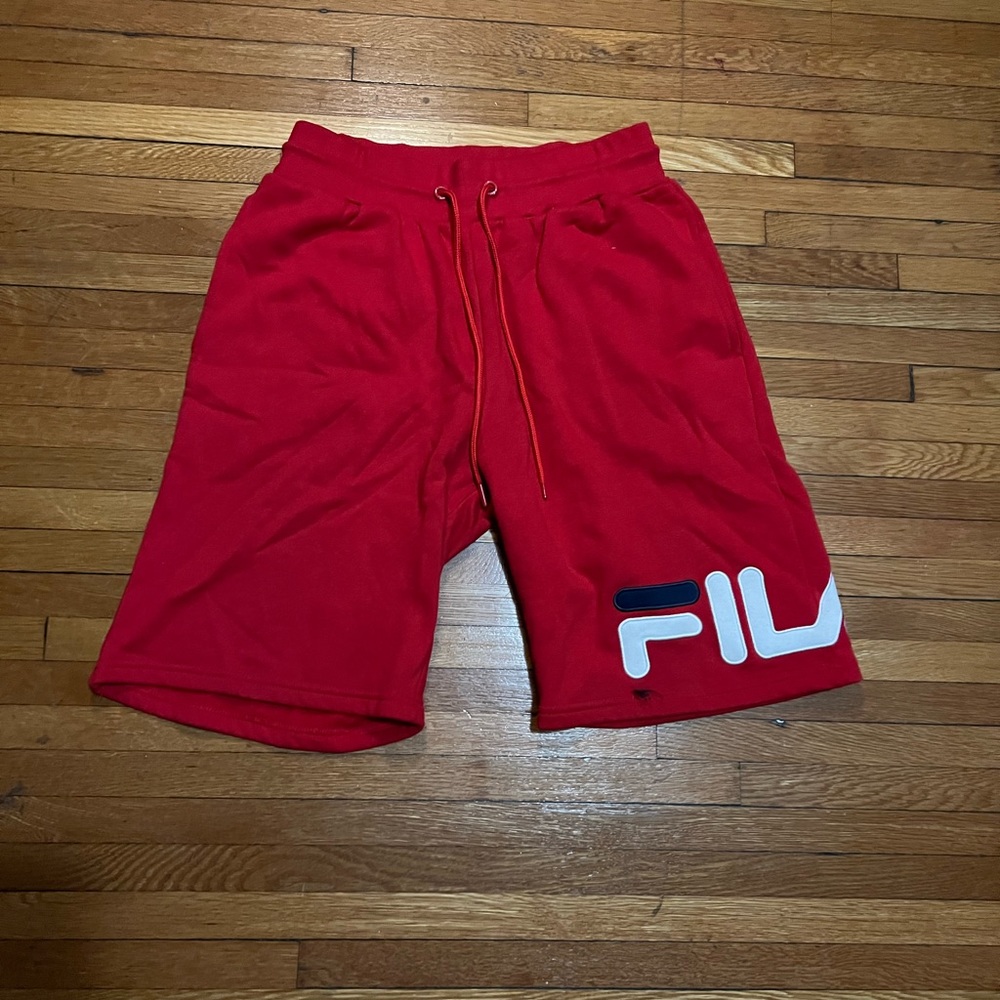 Men’s Fila Shorts (Medium)